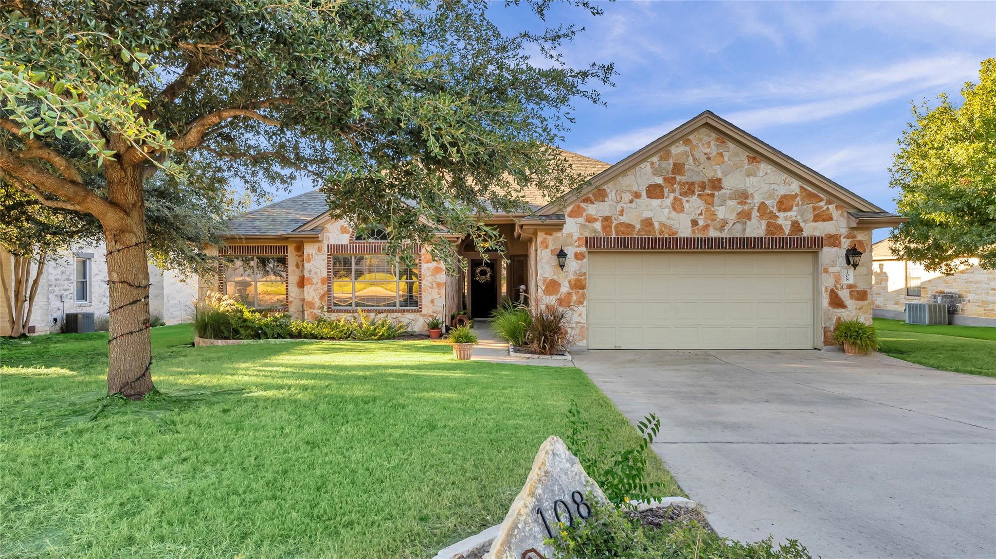 108 Natalies Pt, Burnet, TX 78611