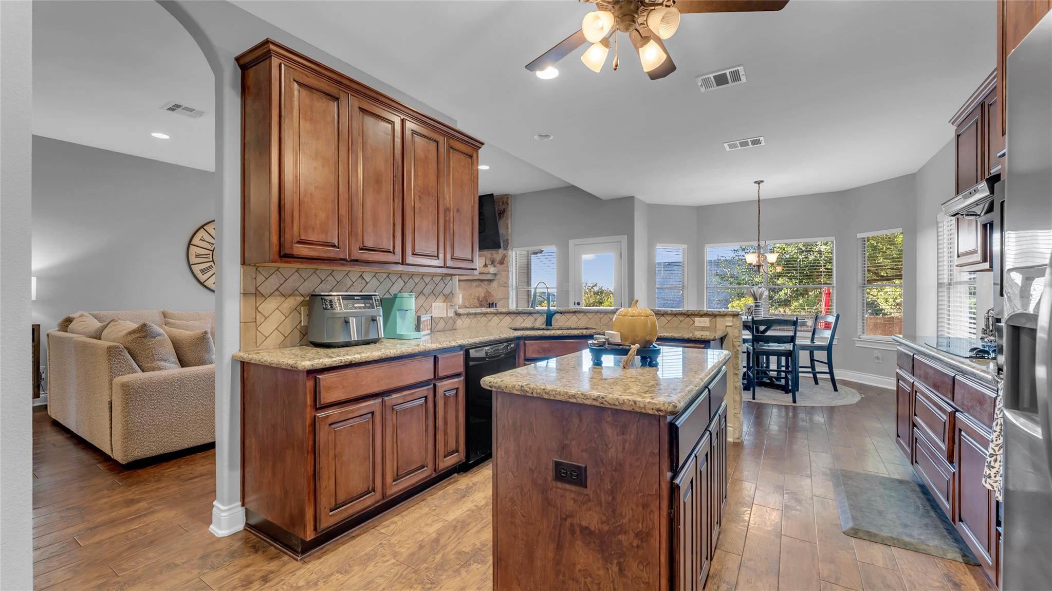 108 Natalies Pt, Burnet, TX 78611