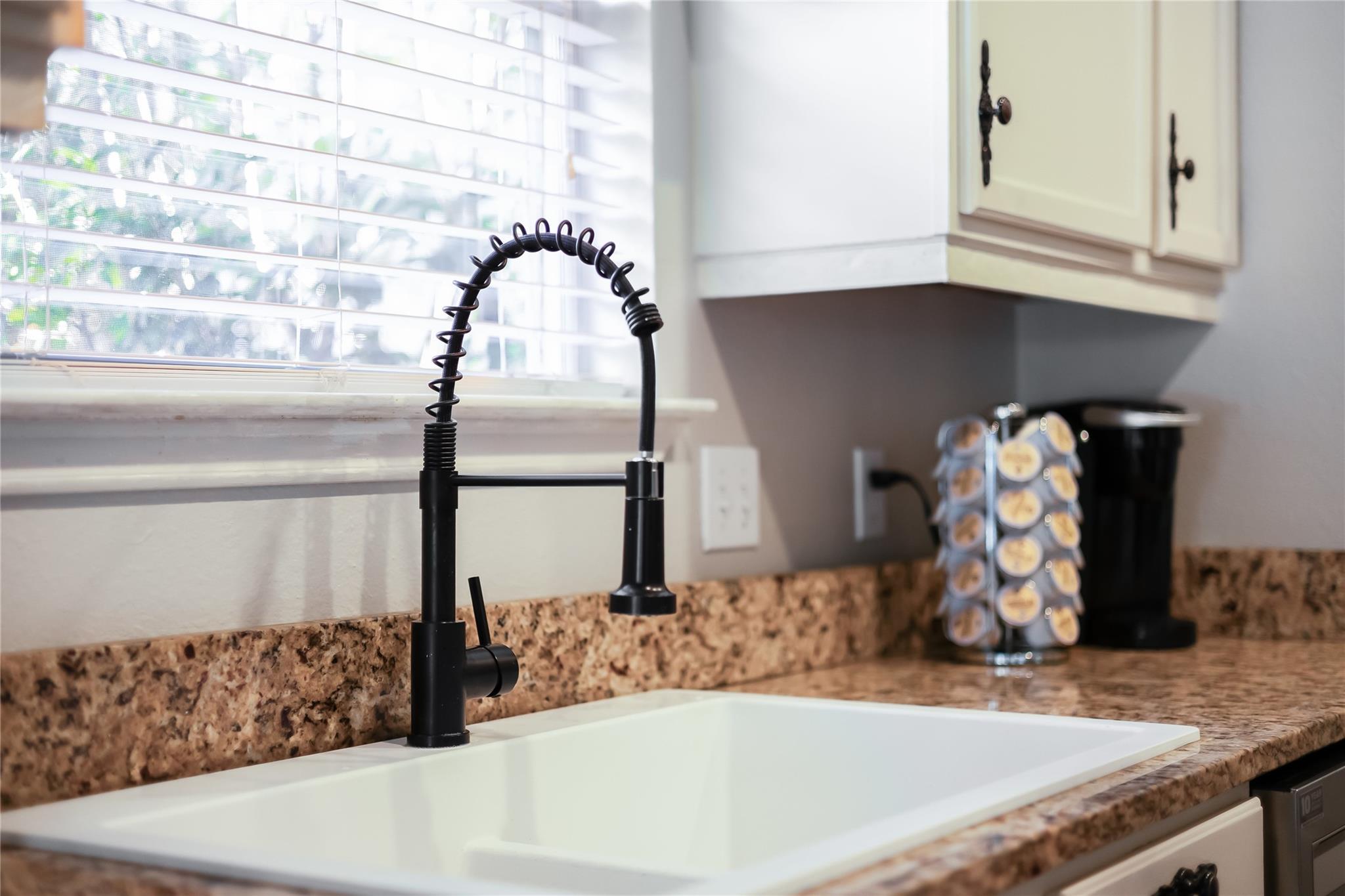 116 Whitetail Ln, Hutto, TX 78634