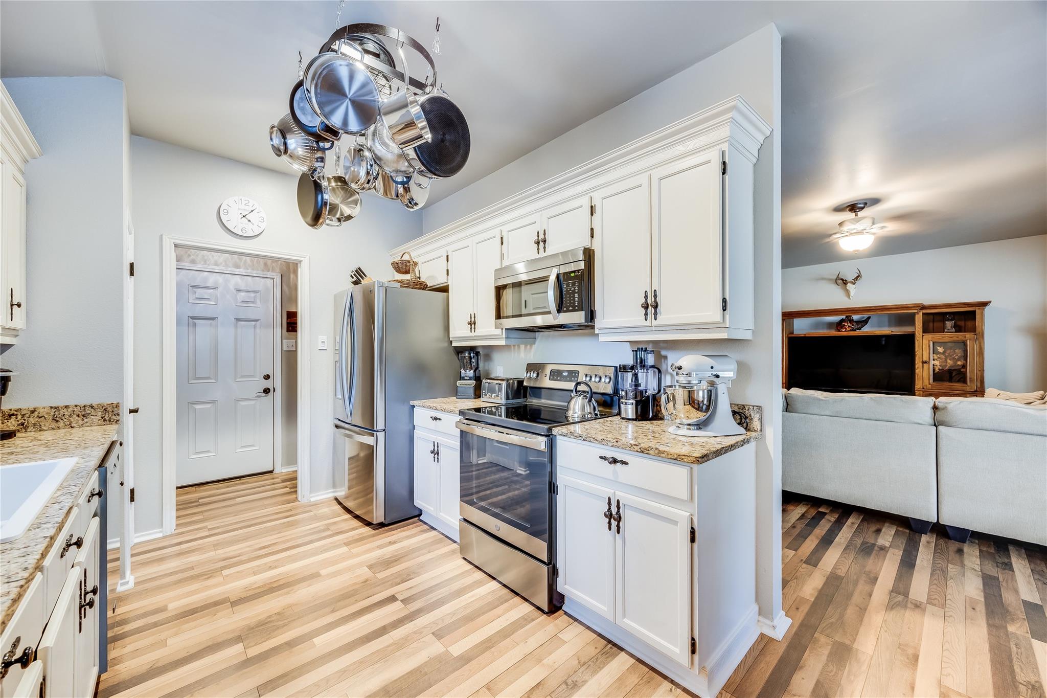 116 Whitetail Ln, Hutto, TX 78634