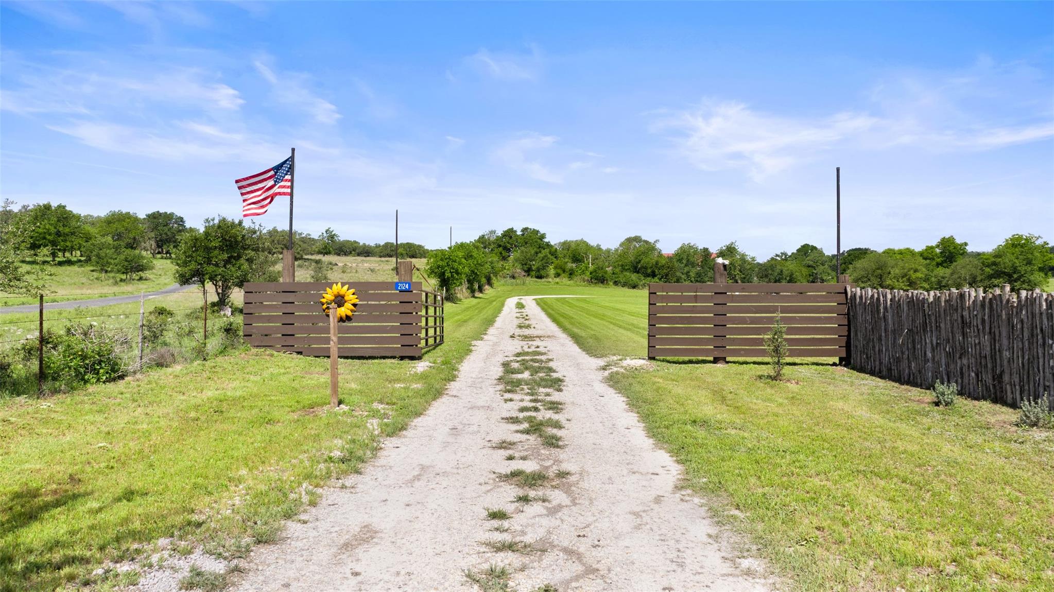 2124 Crabapple Rd, Blanco, TX 78606