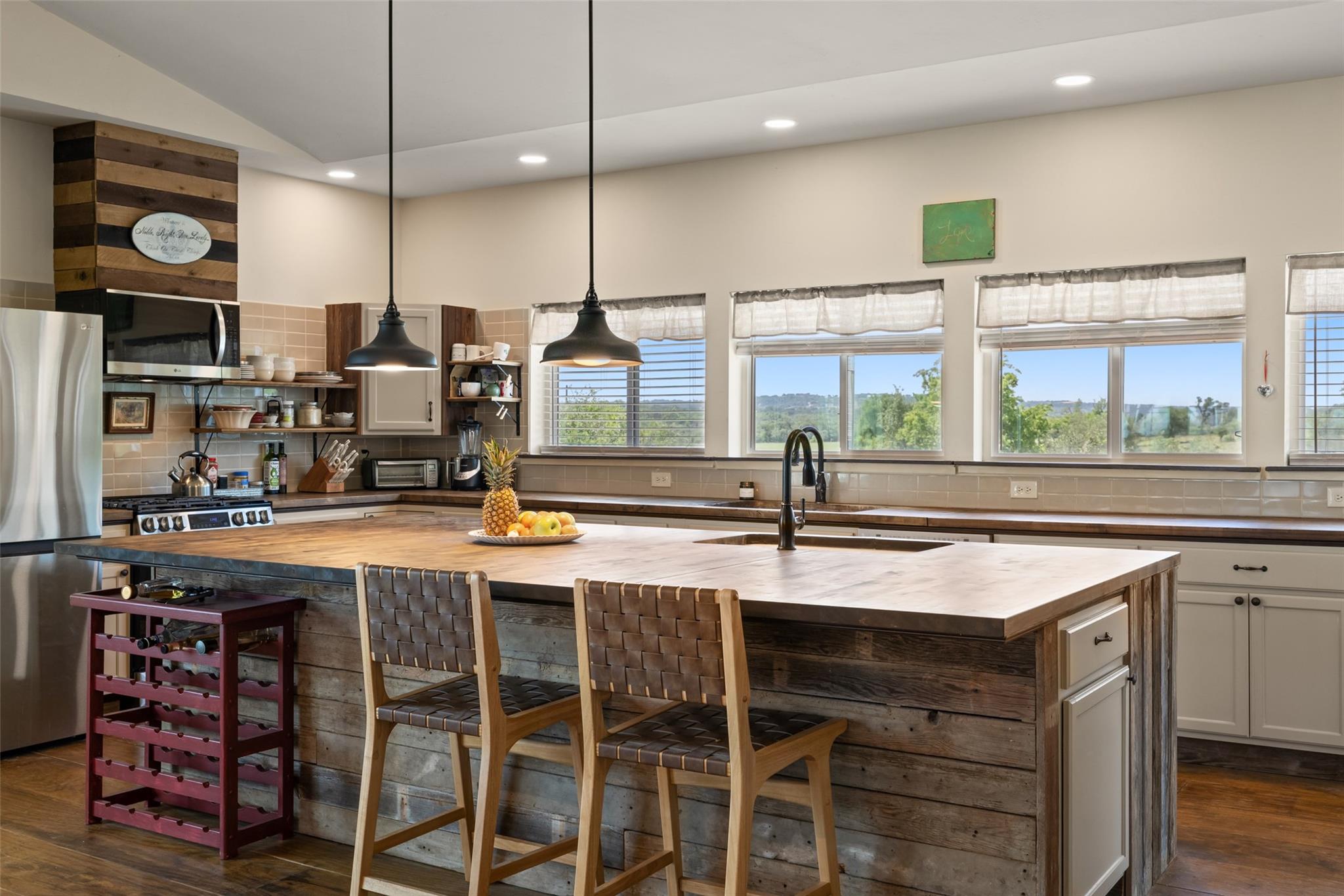 2124 Crabapple Rd, Blanco, TX 78606