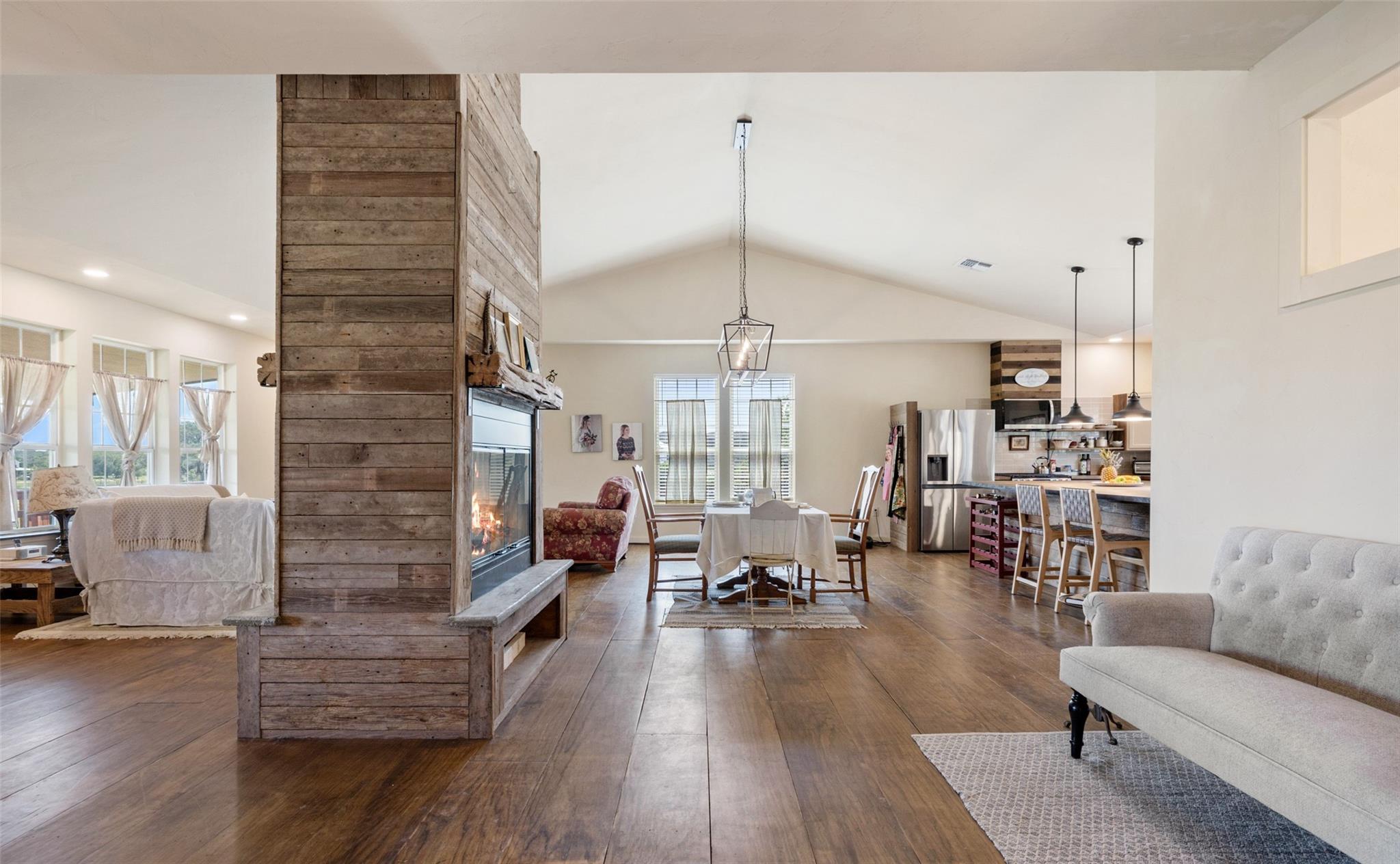 2124 Crabapple Rd, Blanco, TX 78606