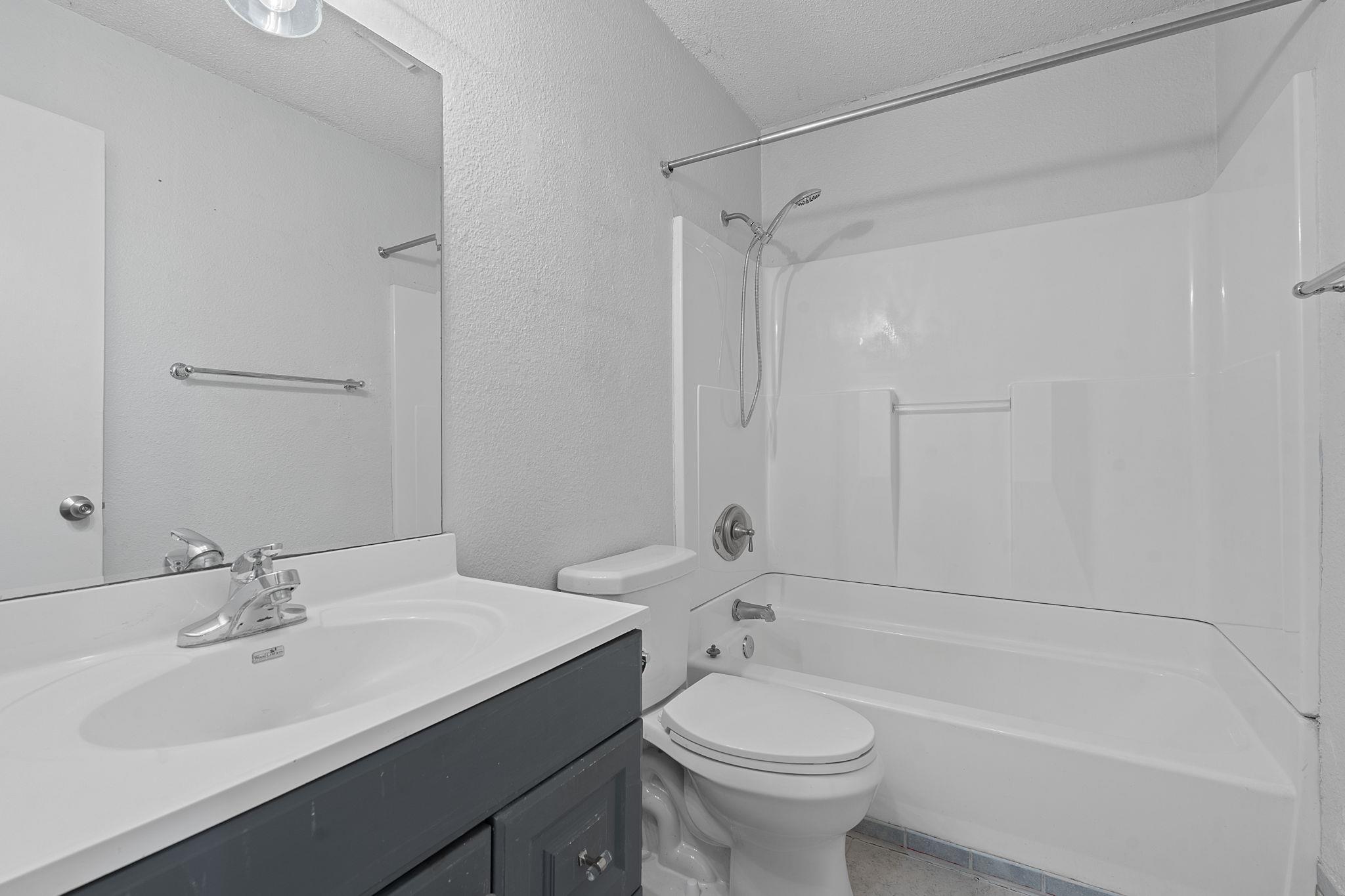 220 Harmon Hills Rd, Dripping Springs, TX 78620