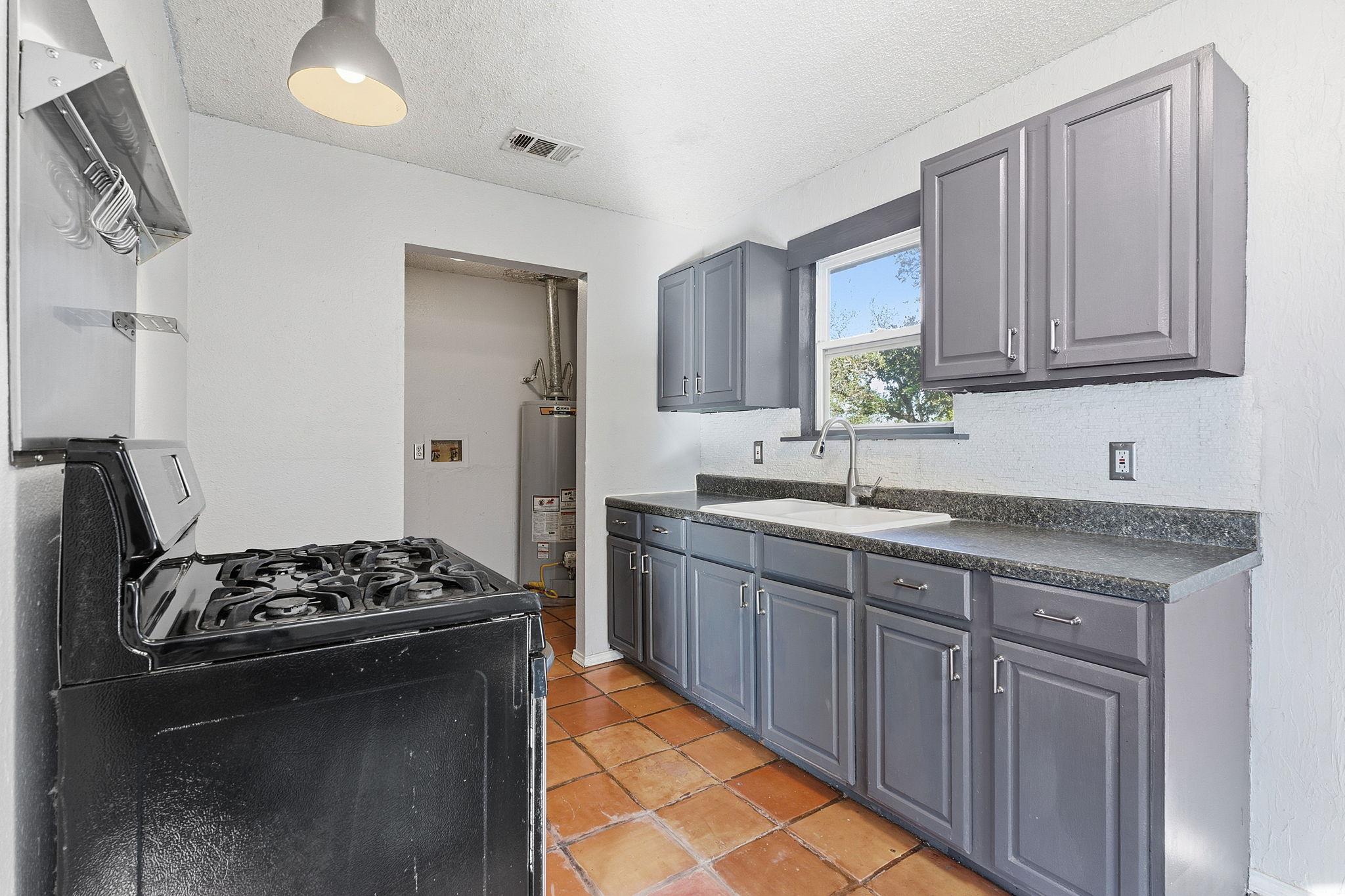 220 Harmon Hills Rd, Dripping Springs, TX 78620