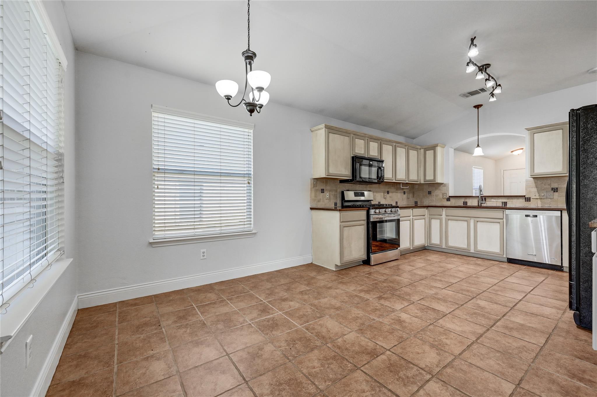 1005 Remington Dr, Leander, TX 78641