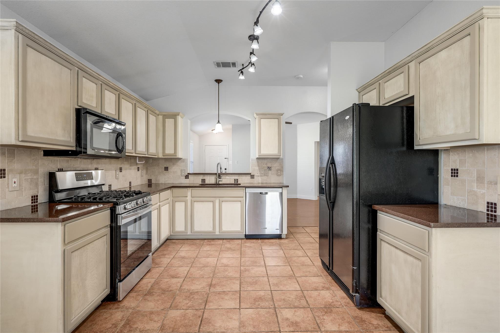 1005 Remington Dr, Leander, TX 78641