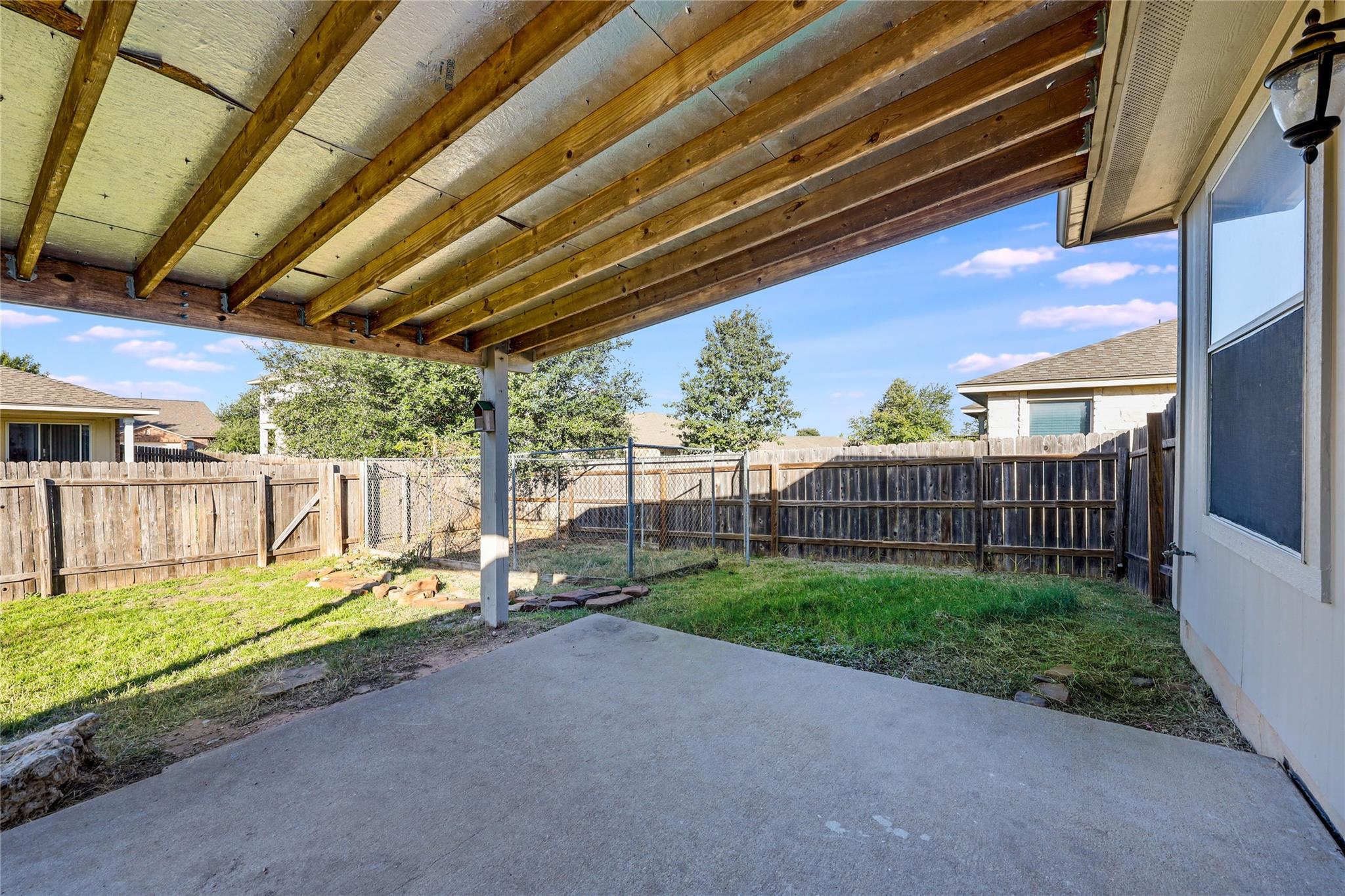 1005 Remington Dr, Leander, TX 78641