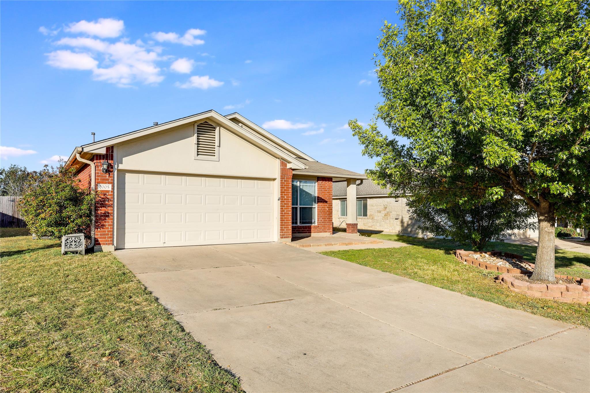 1005 Remington Dr, Leander, TX 78641