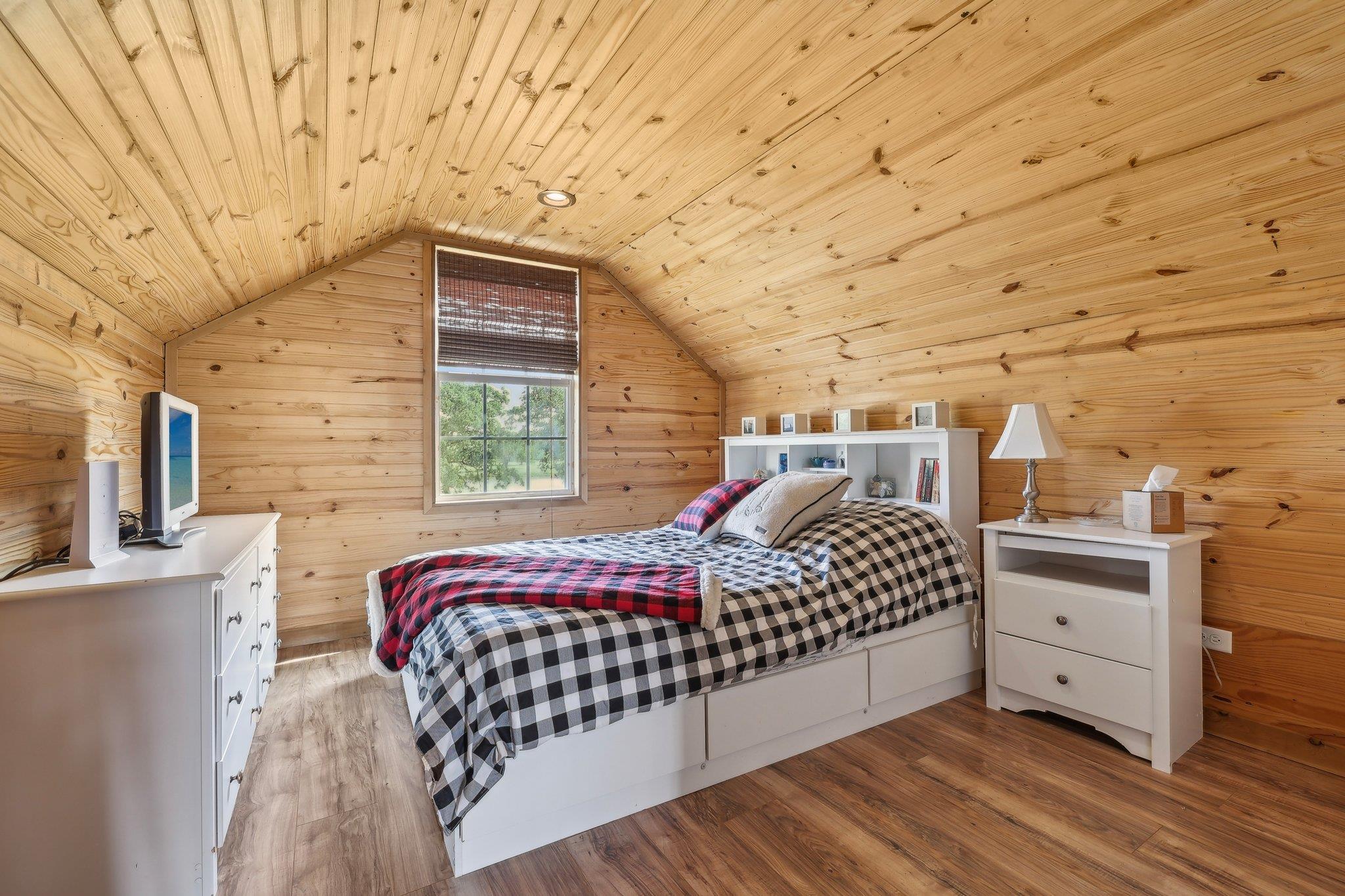 1200 County Road 211, Giddings, TX 78942