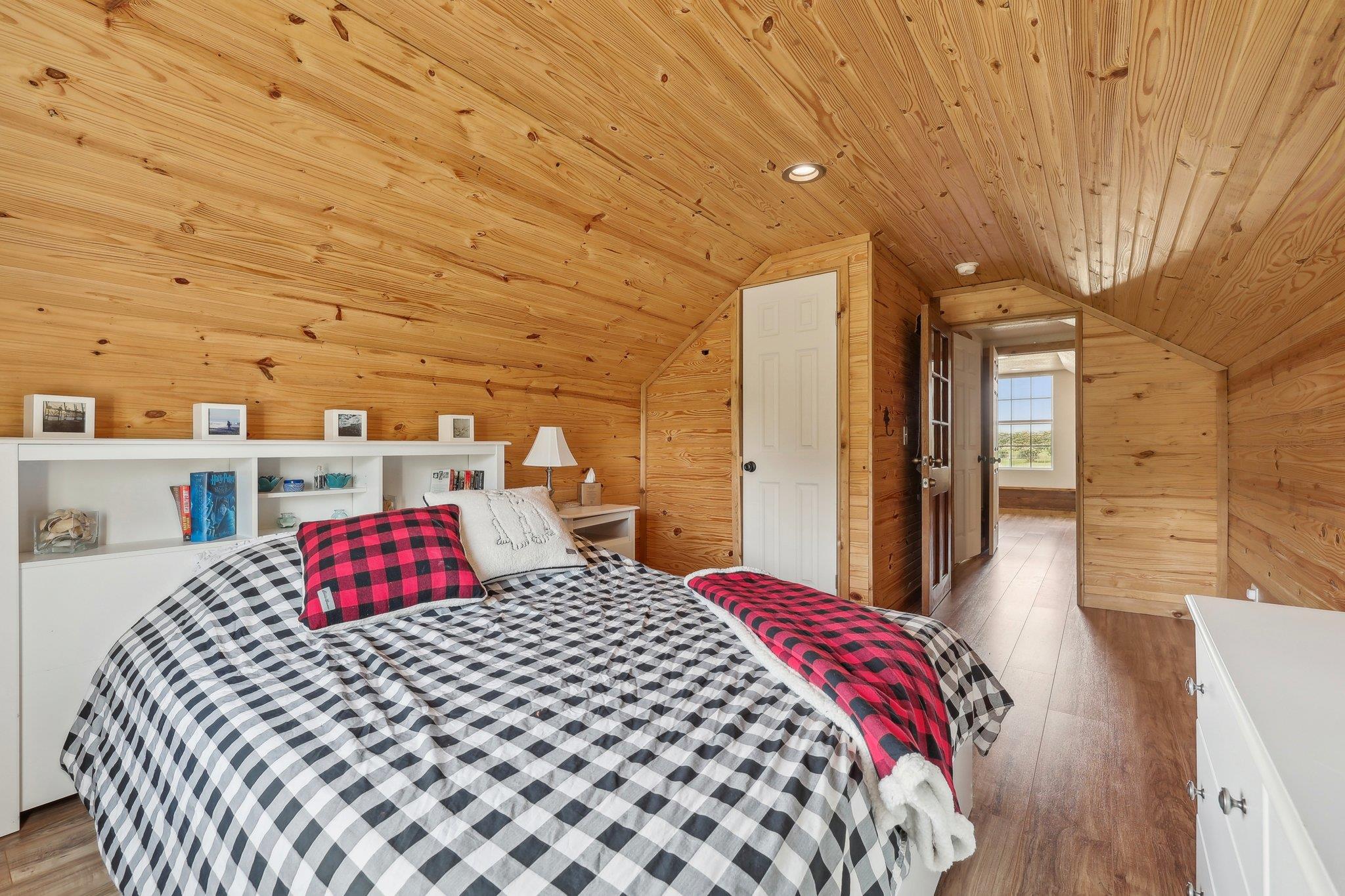 1200 County Road 211, Giddings, TX 78942