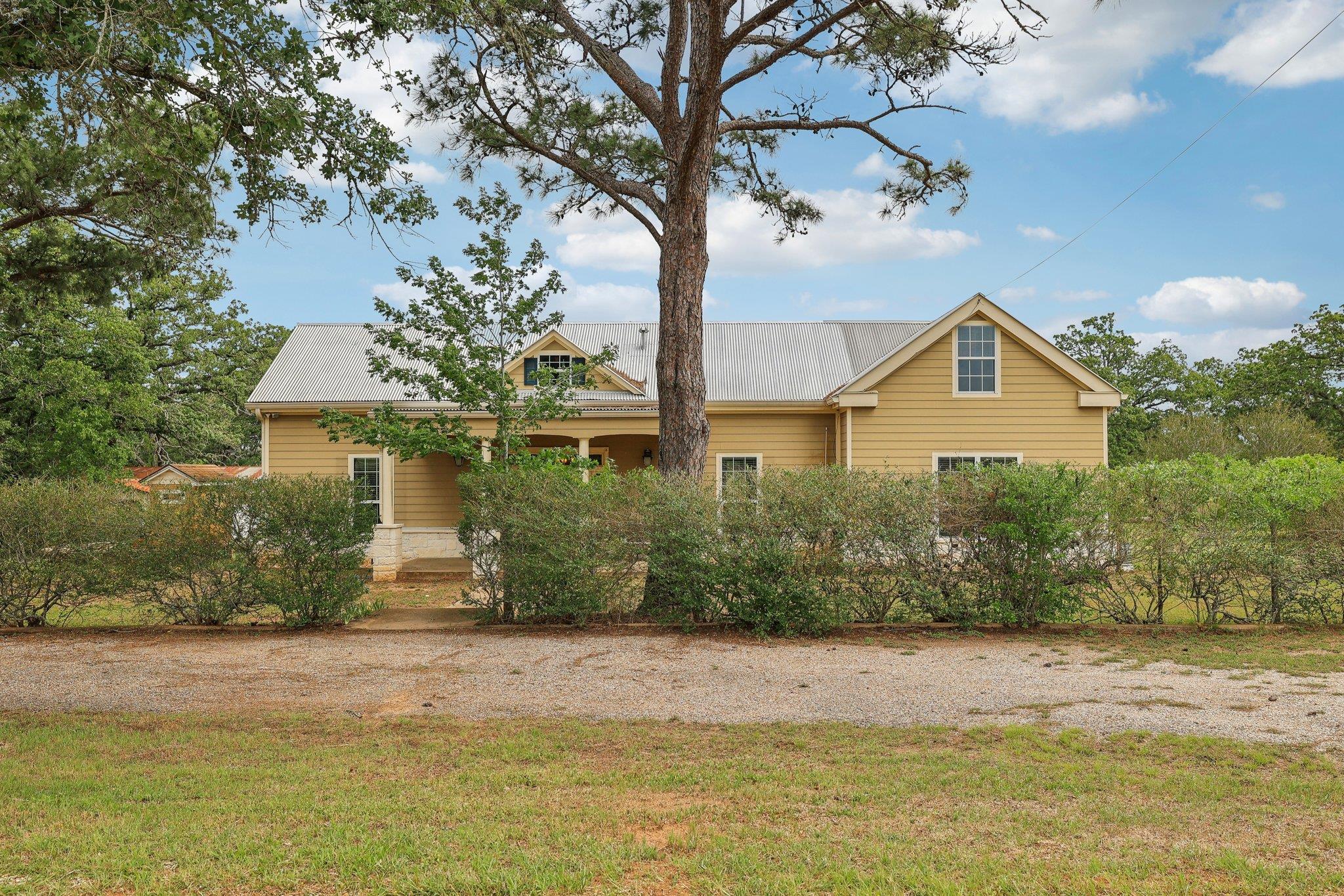 1200 County Road 211, Giddings, TX 78942