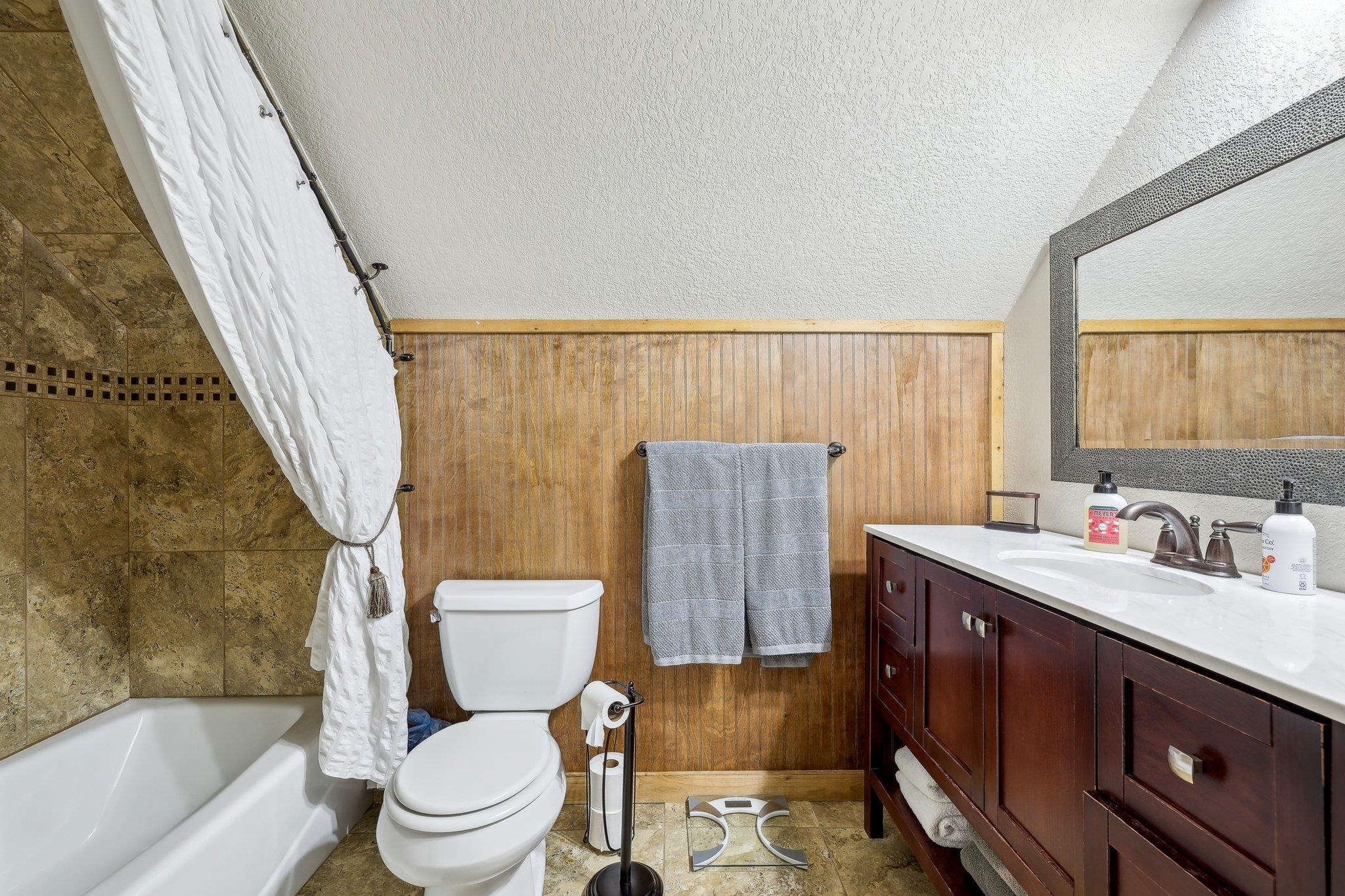 1200 County Road 211, Giddings, TX 78942