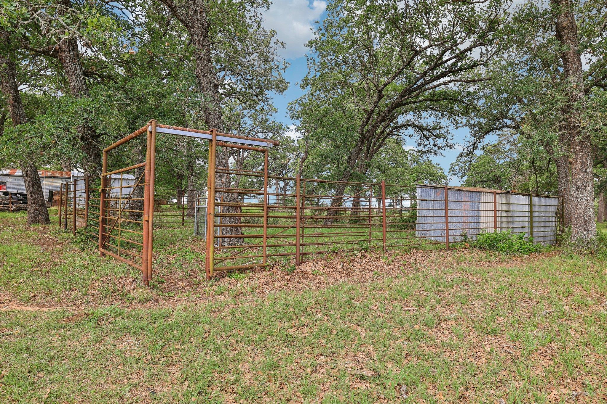1200 County Road 211, Giddings, TX 78942