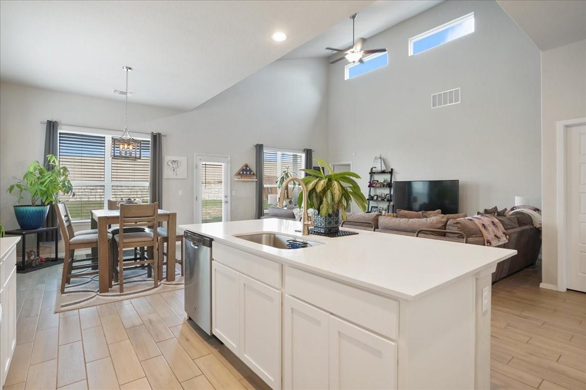 11721 American Mustang Loop, Manor, TX 78653