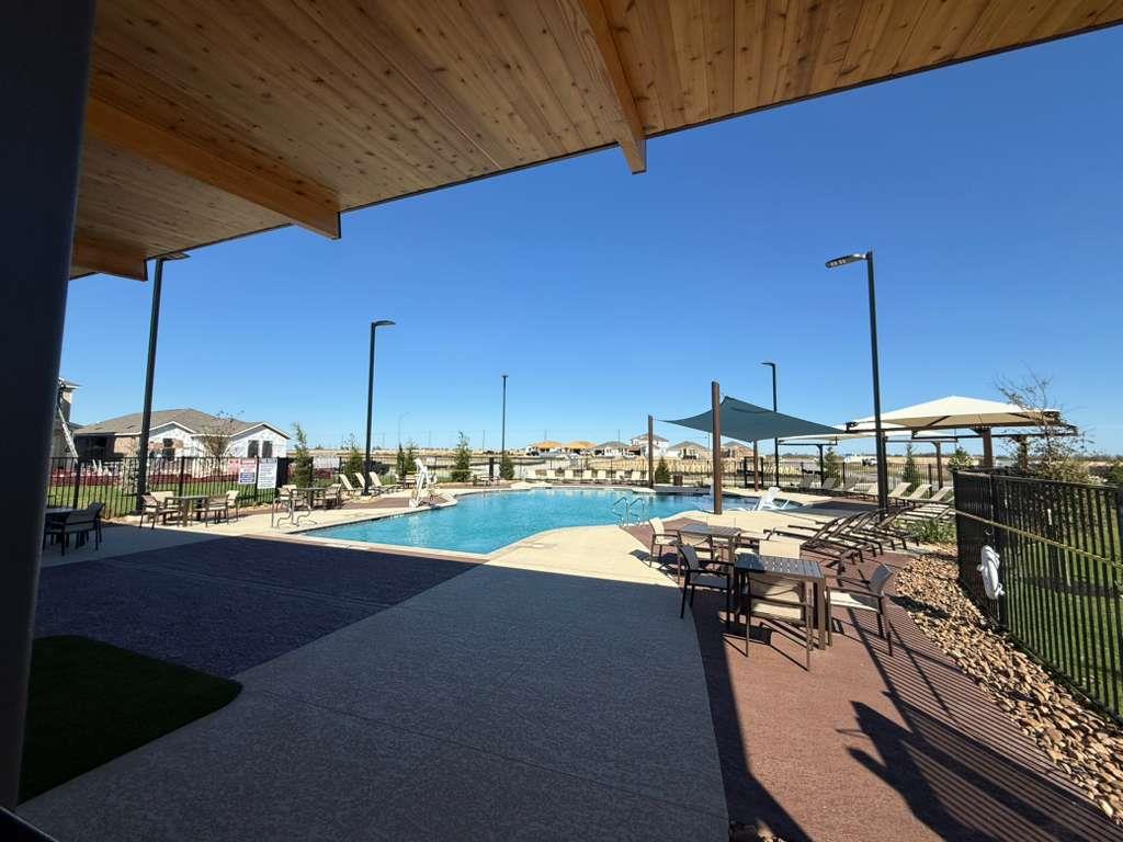 200 Herald Dr, Hutto, TX 78634