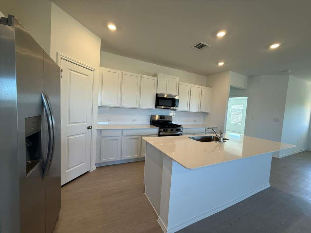 200 Herald Dr, Hutto, TX 78634