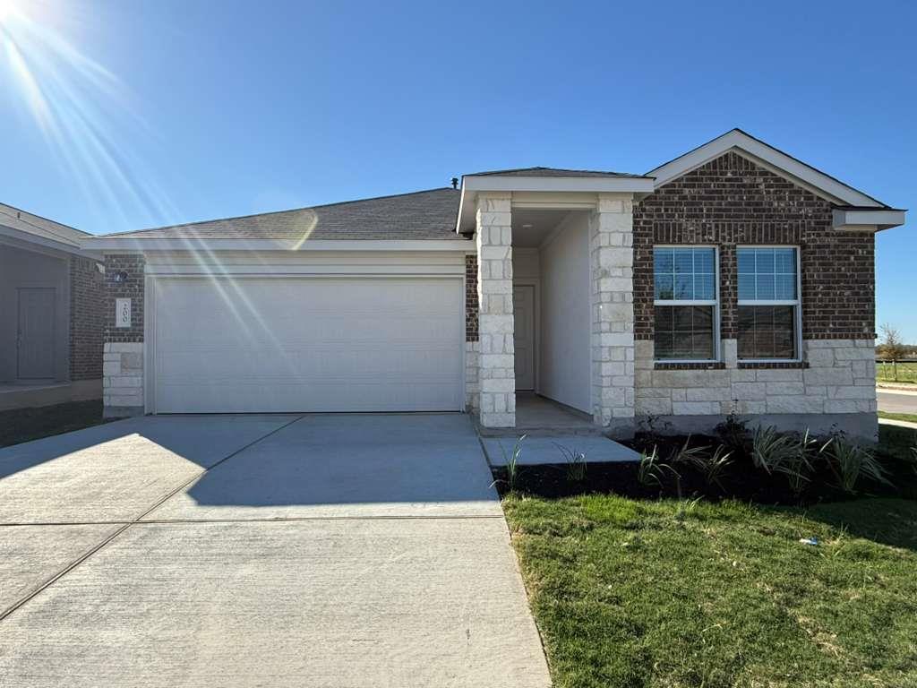 200 Herald Dr, Hutto, TX 78634