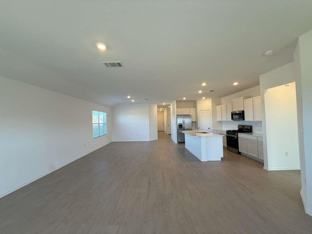 200 Herald Dr, Hutto, TX 78634