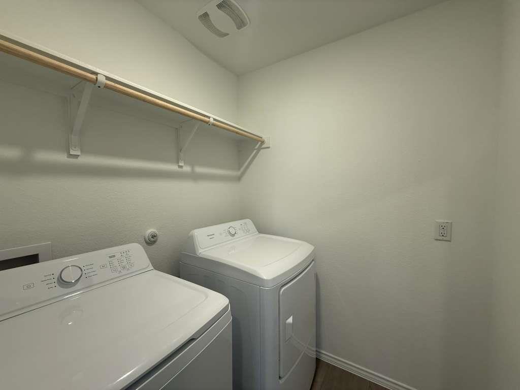 200 Herald Dr, Hutto, TX 78634