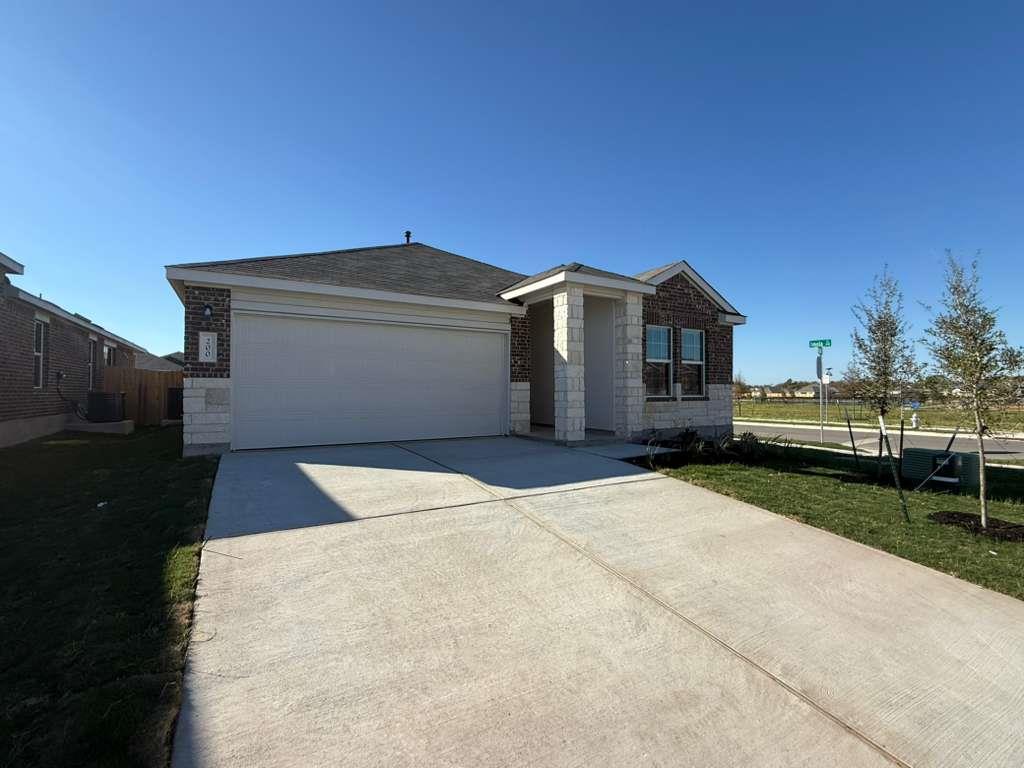 200 Herald Dr, Hutto, TX 78634