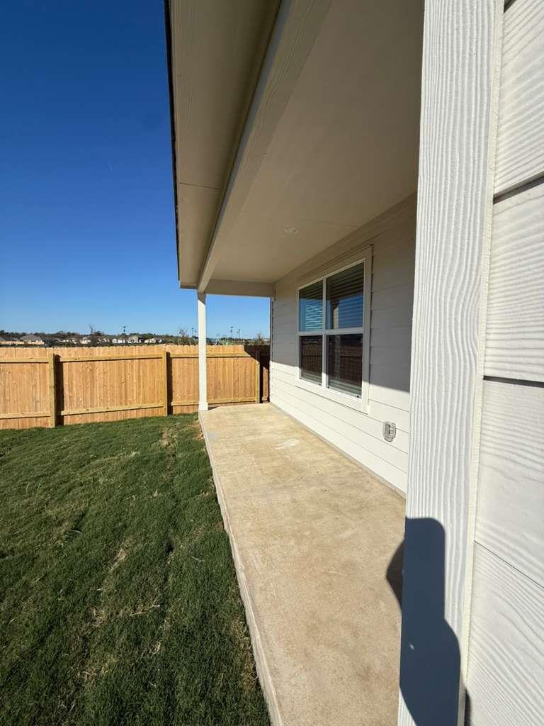 200 Herald Dr, Hutto, TX 78634