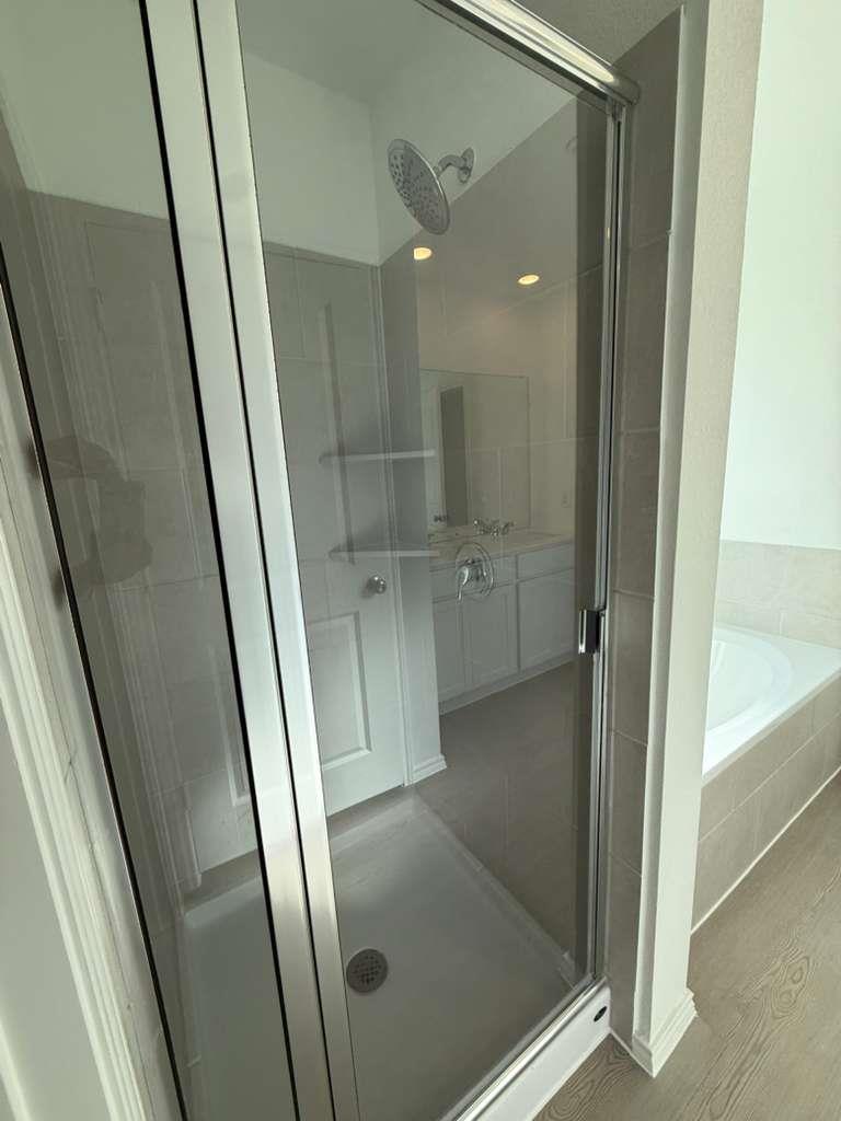 200 Herald Dr, Hutto, TX 78634