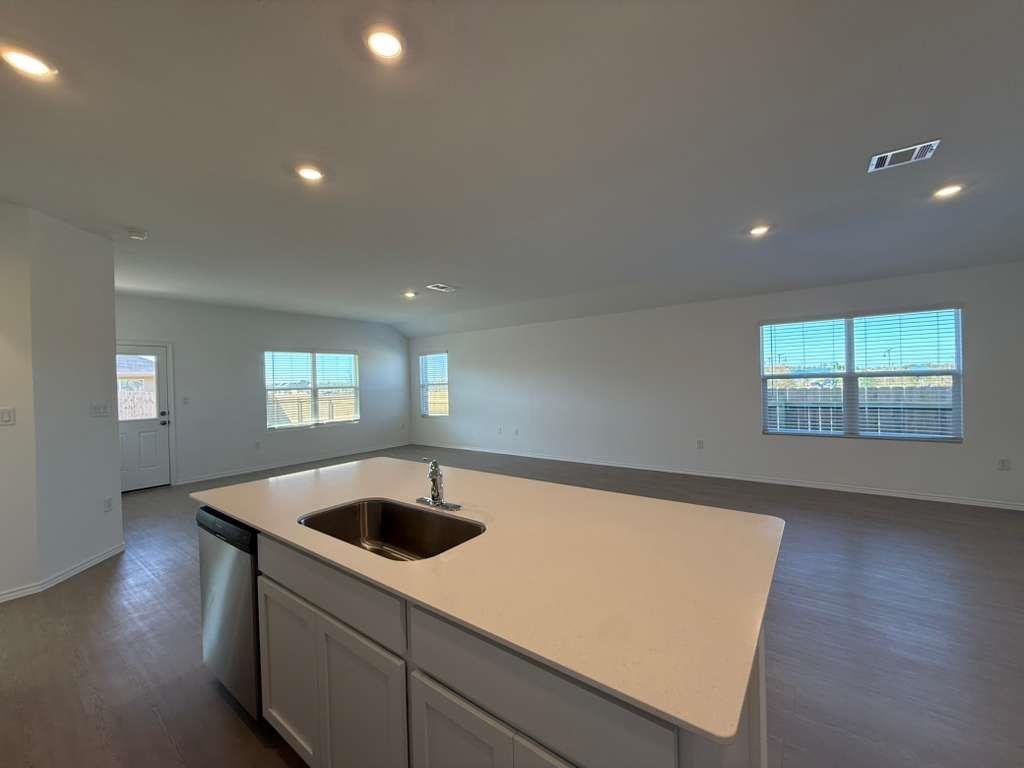 200 Herald Dr, Hutto, TX 78634