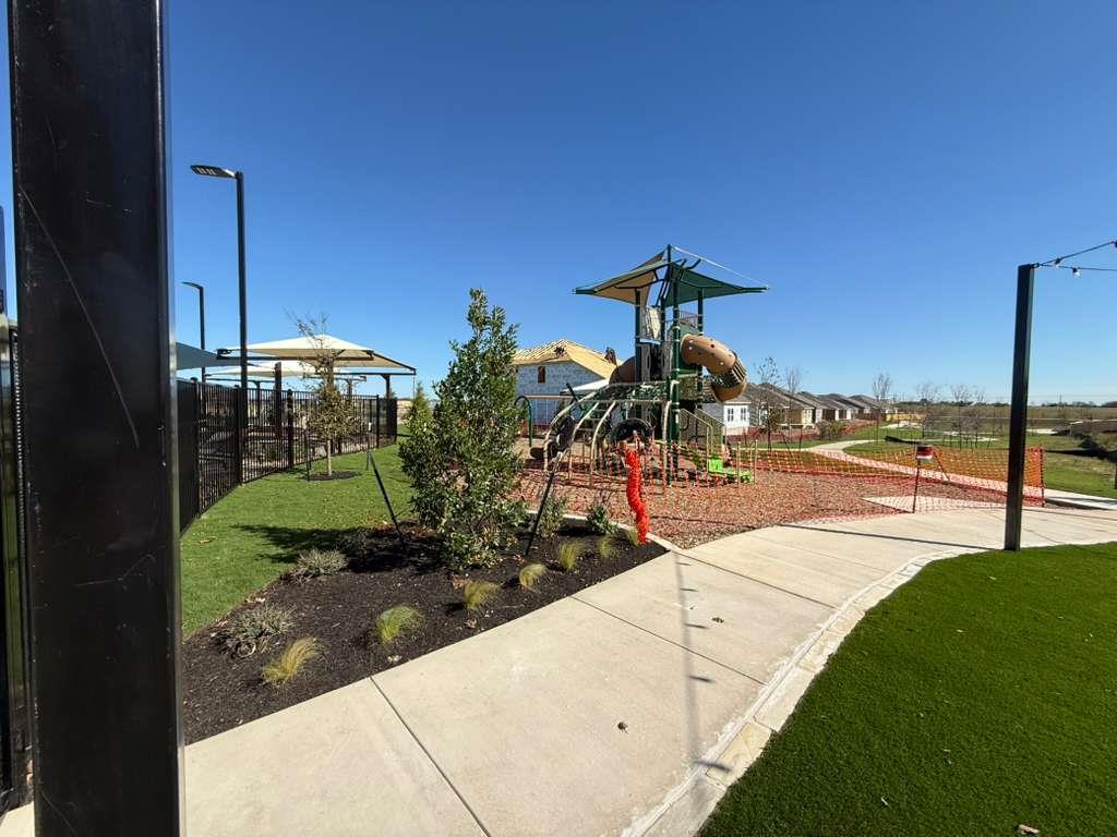 200 Herald Dr, Hutto, TX 78634