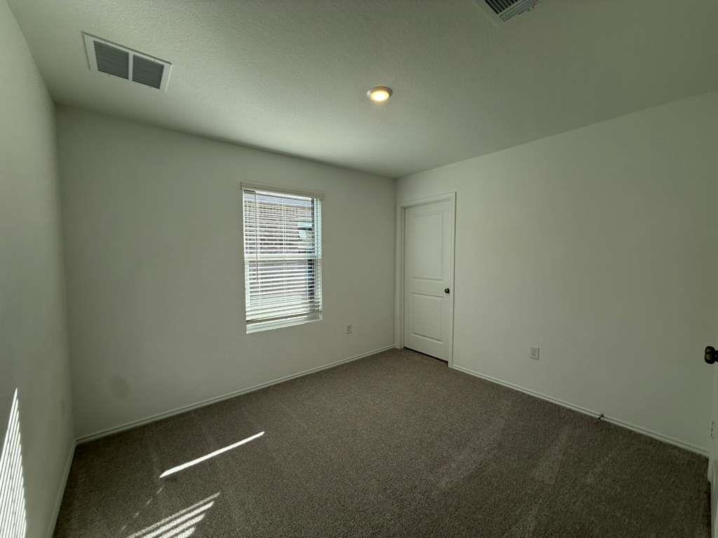 200 Herald Dr, Hutto, TX 78634