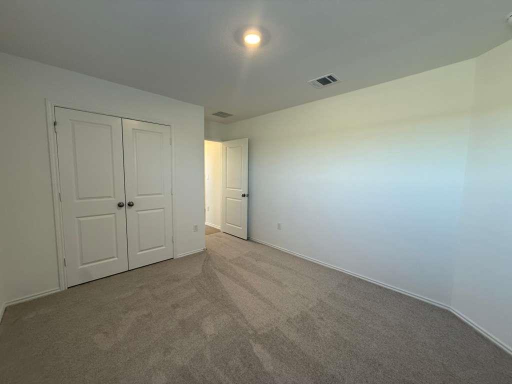 200 Herald Dr, Hutto, TX 78634