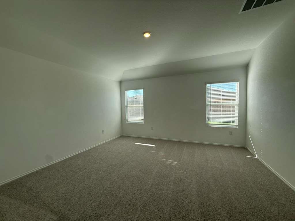 200 Herald Dr, Hutto, TX 78634