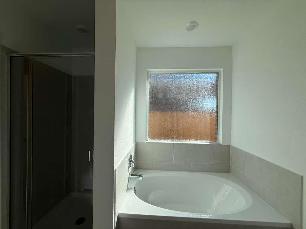 200 Herald Dr, Hutto, TX 78634