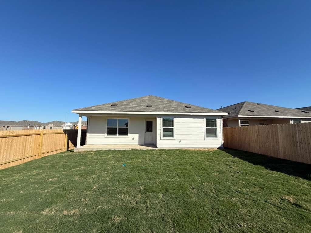 200 Herald Dr, Hutto, TX 78634