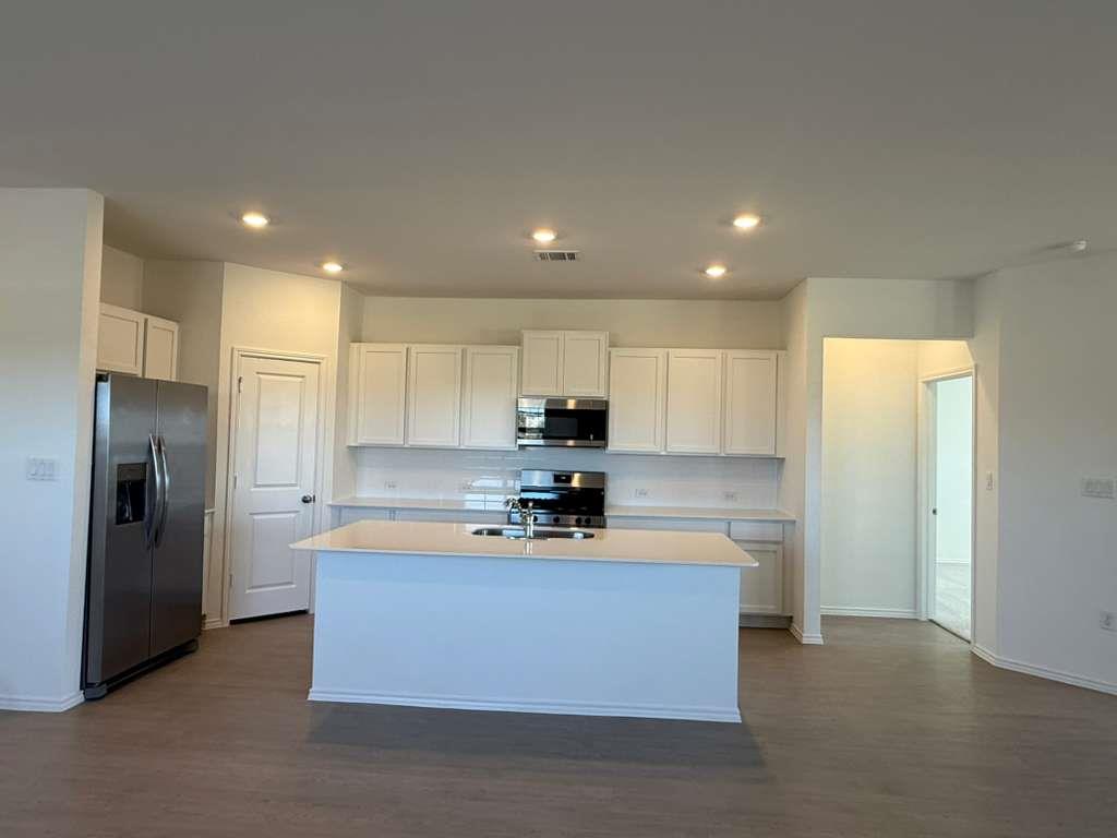 200 Herald Dr, Hutto, TX 78634