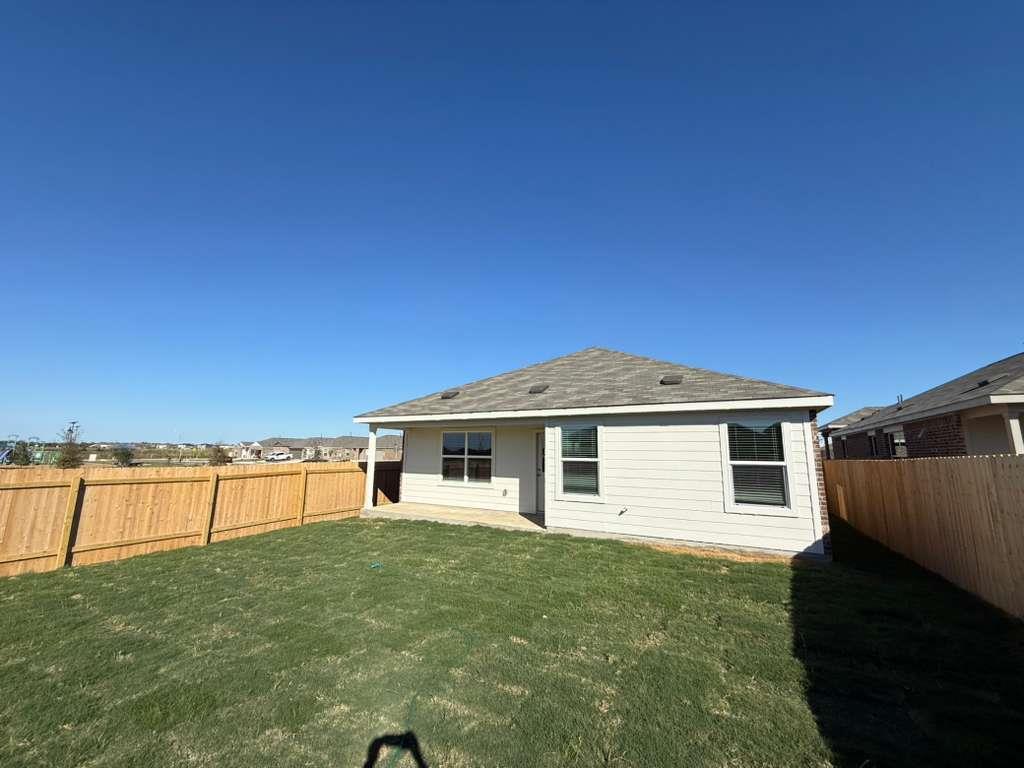 200 Herald Dr, Hutto, TX 78634