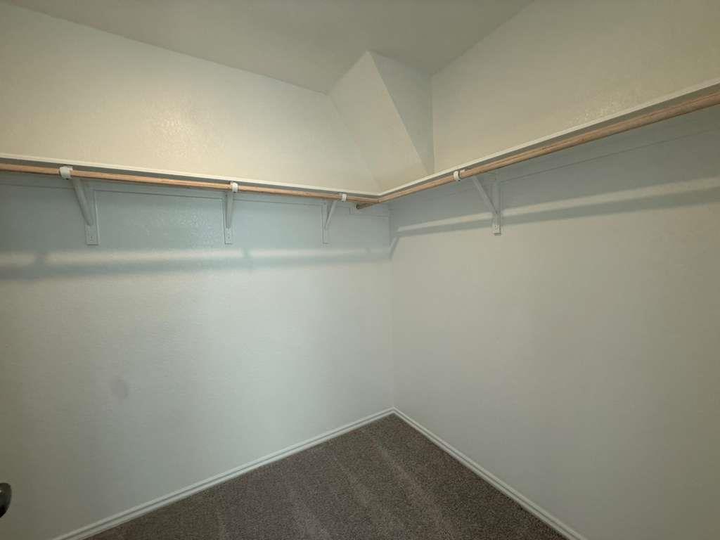 200 Herald Dr, Hutto, TX 78634