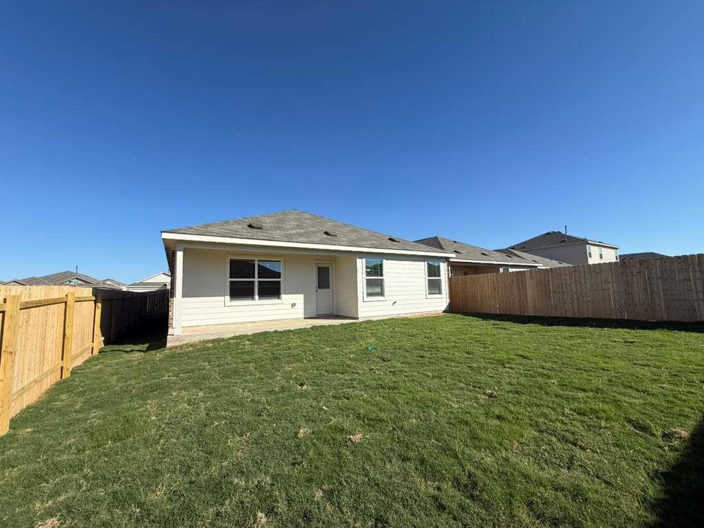 200 Herald Dr, Hutto, TX 78634