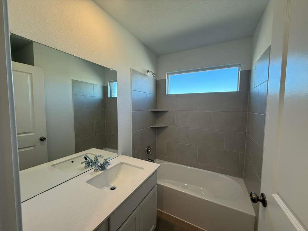 200 Herald Dr, Hutto, TX 78634