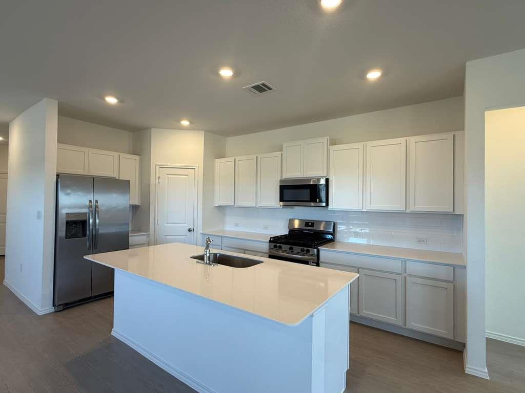 200 Herald Dr, Hutto, TX 78634