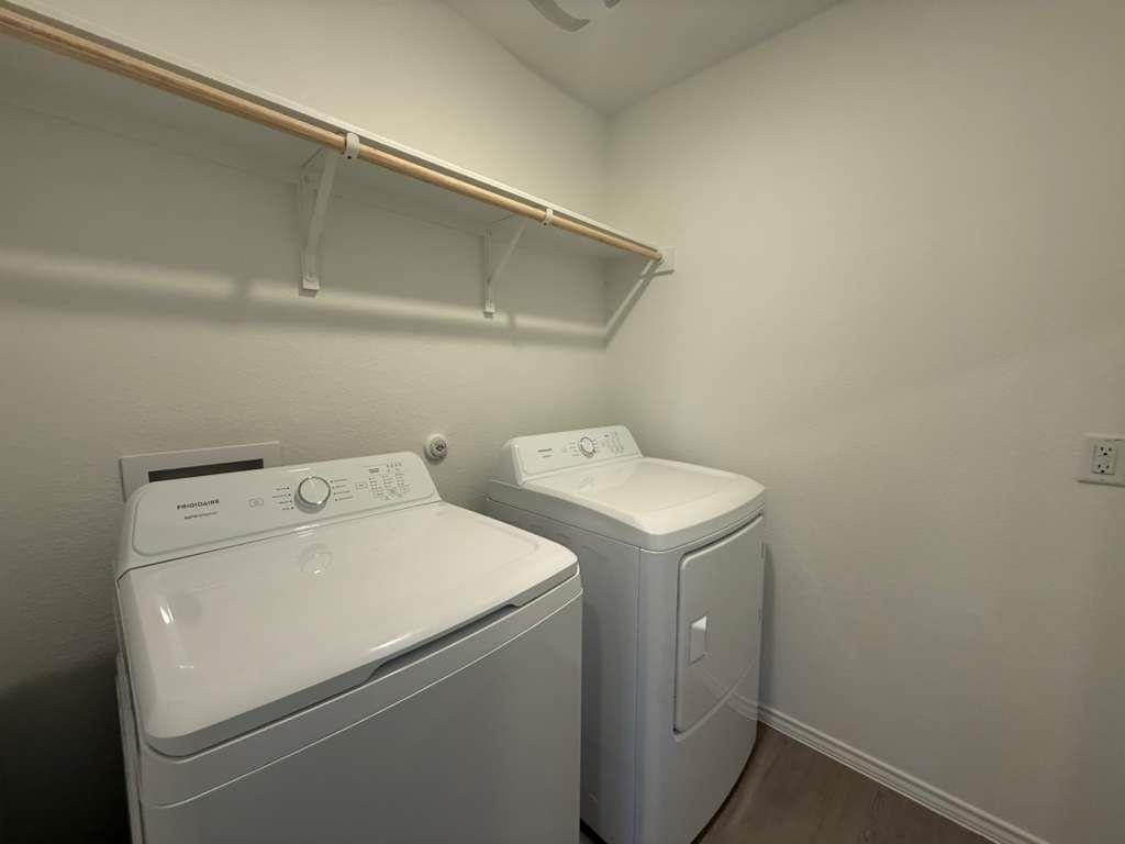 200 Herald Dr, Hutto, TX 78634