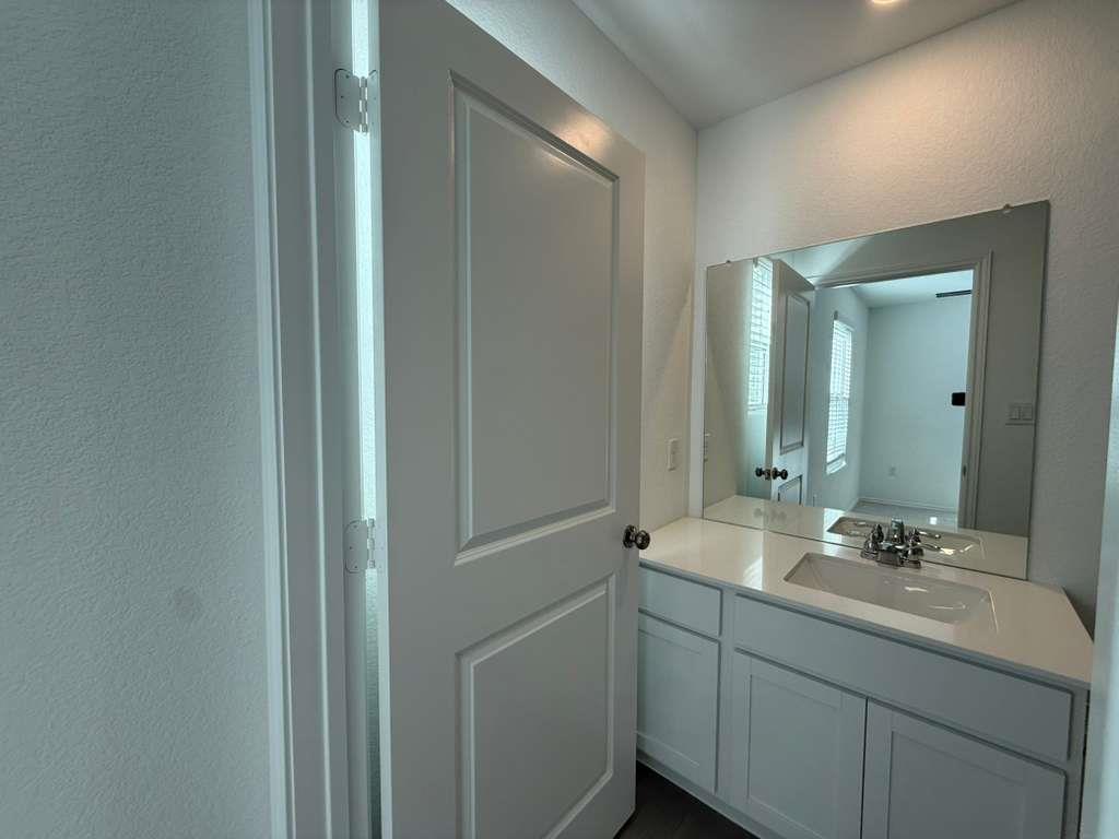 200 Herald Dr, Hutto, TX 78634