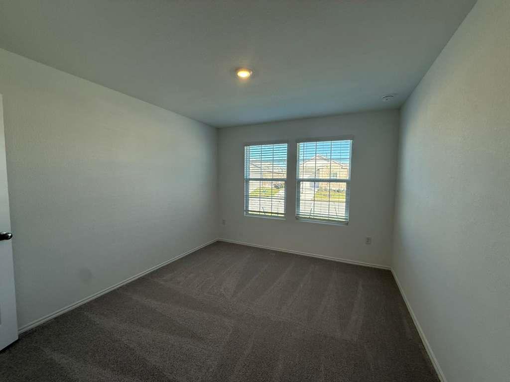 200 Herald Dr, Hutto, TX 78634