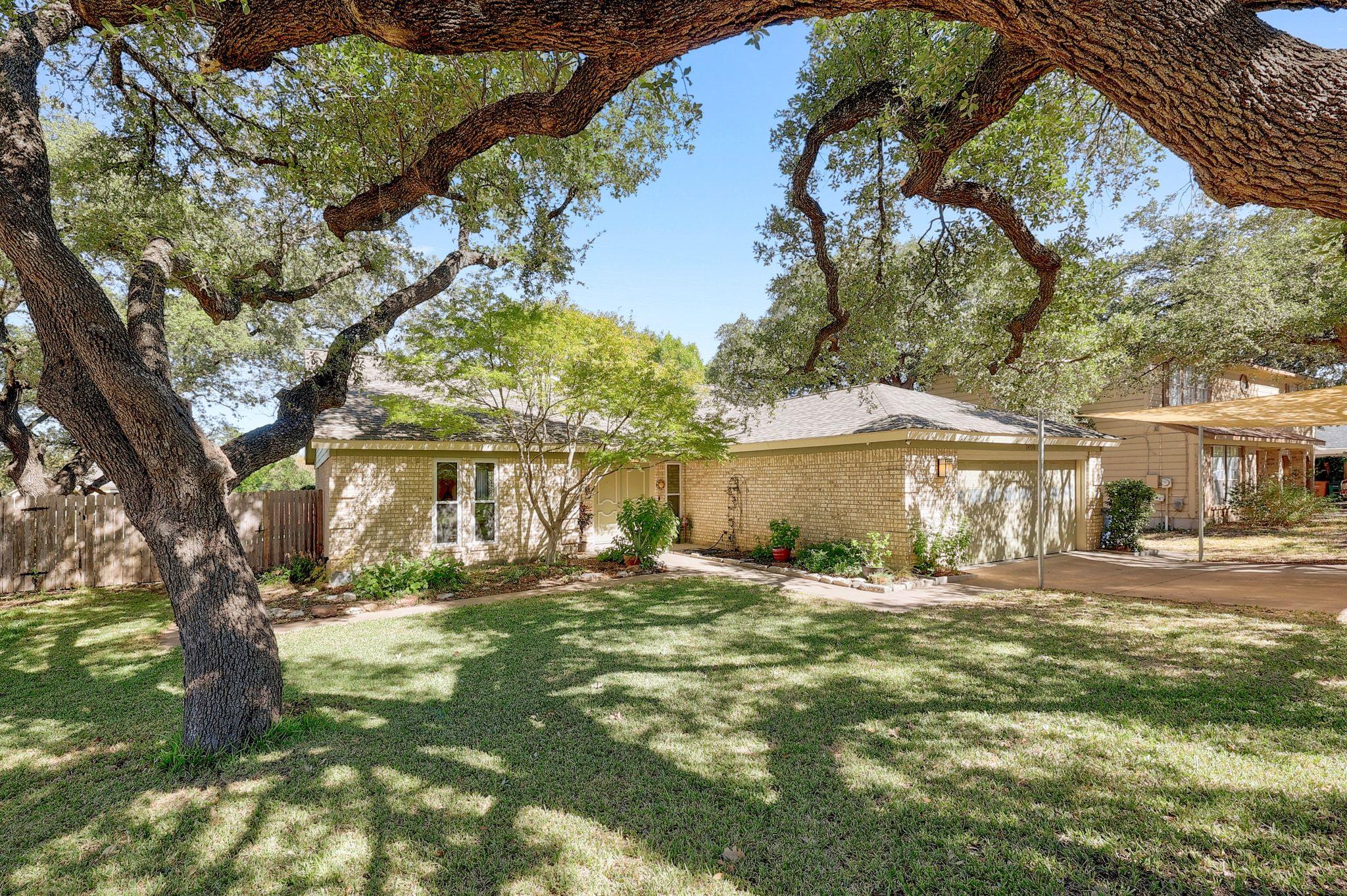 1400 Doonesbury Dr, Austin, TX 78758