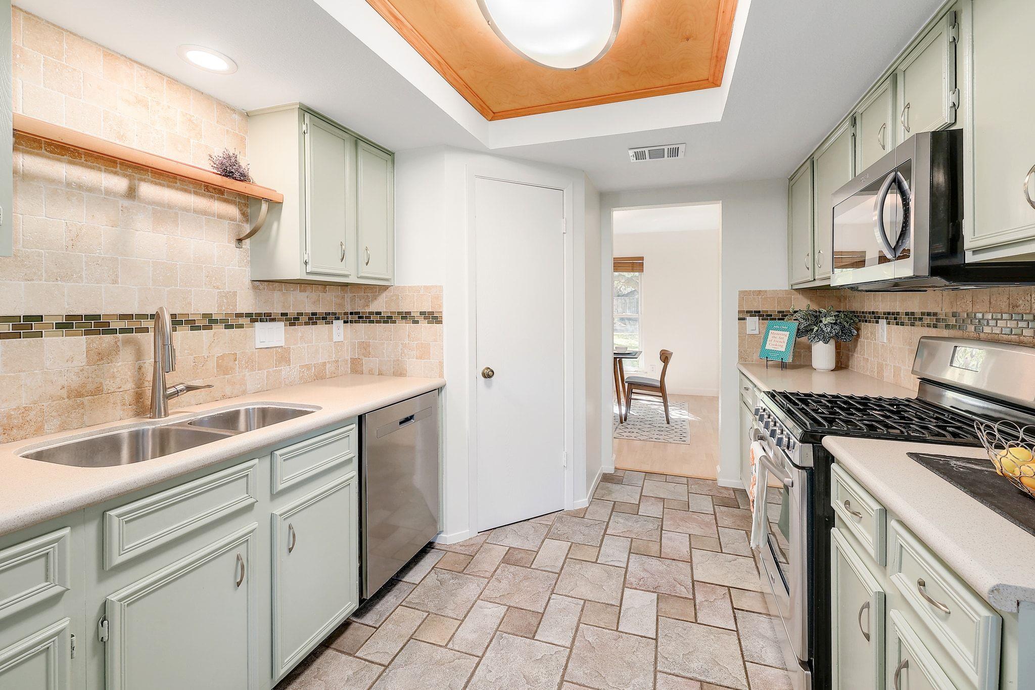 1400 Doonesbury Dr, Austin, TX 78758