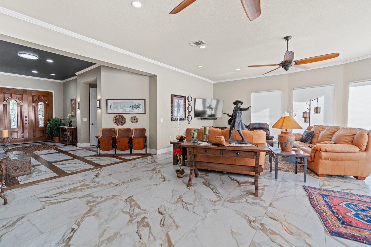 121 Vinca Dr, Georgetown, TX 78628