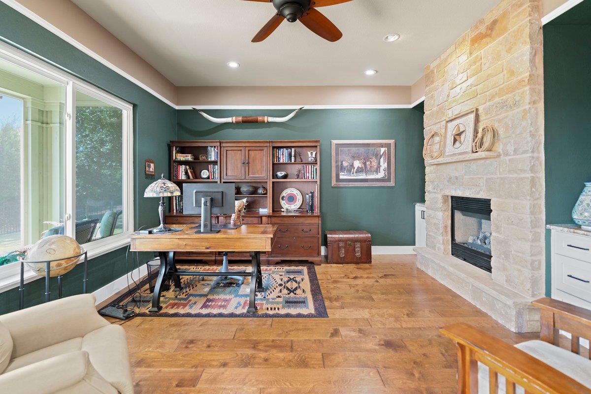 121 Vinca Dr, Georgetown, TX 78628