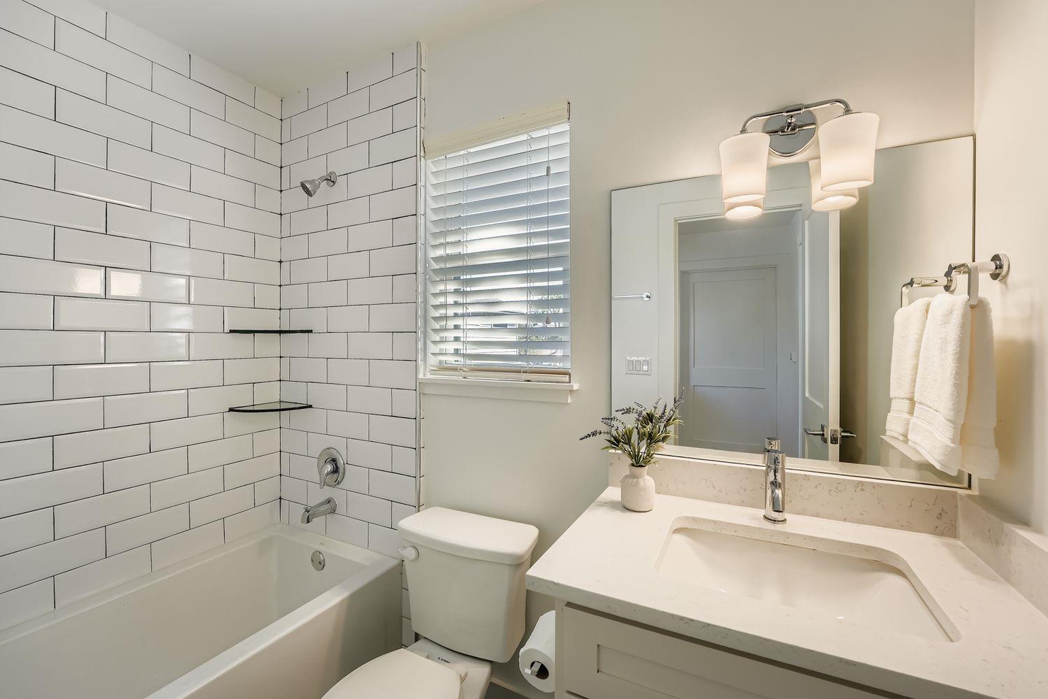 704 Valdez St # B, Austin, TX 78741