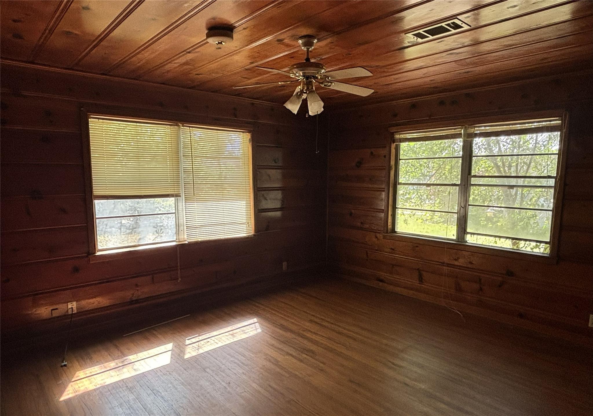 107 Elm Ave, Rockdale, TX 76567