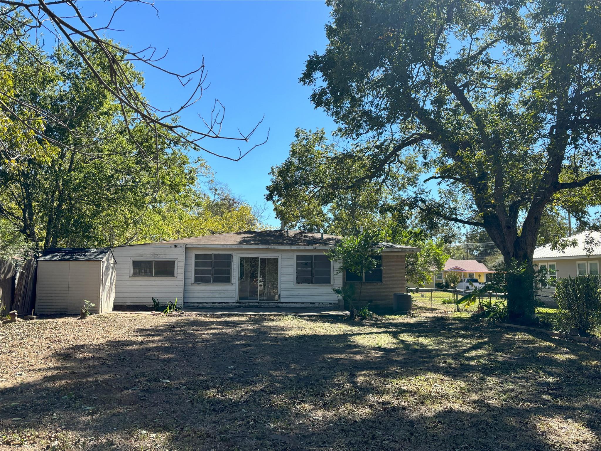 107 Elm Ave, Rockdale, TX 76567